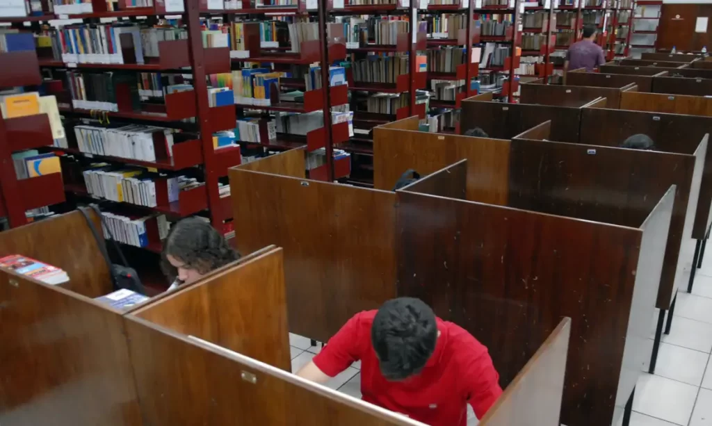 https://agenciabrasil.ebc.com.br/educacao/noticia/2023-11/habito-de-leitura-resulta-em-melhores-avaliacoes-em-varias-disciplinas#